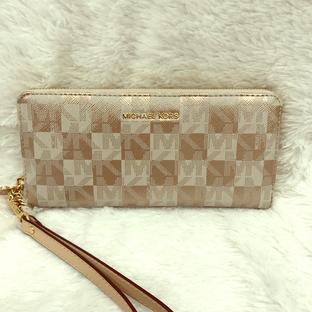 Michael Kors Beige and Gold Wallet